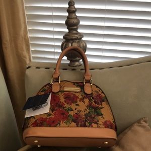 🚫SOLD🚫NWT. Adrienne Vittadini dome bag.